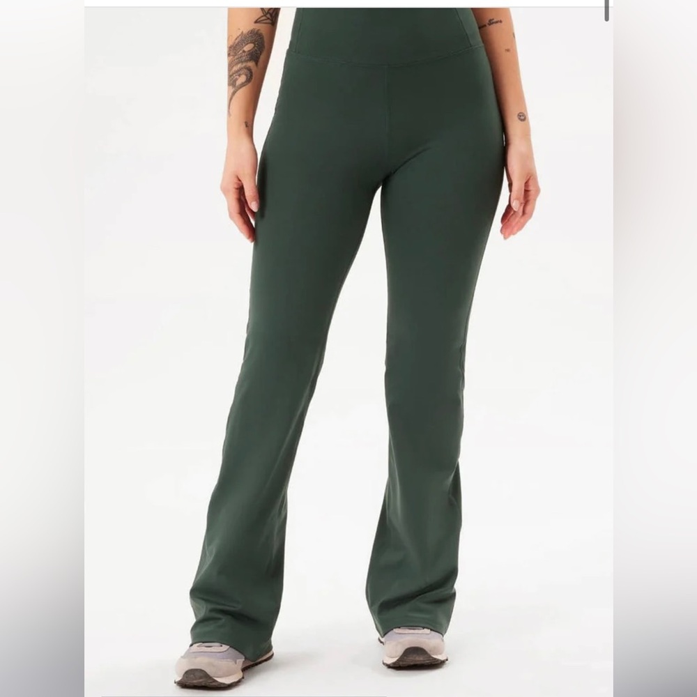 Girlfriend Collective compressive Moss Flare Legging